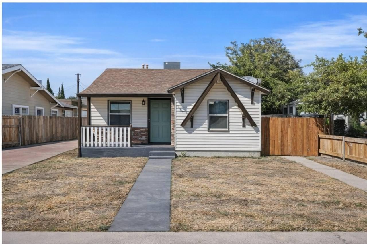Single Family in Lemoore - main photo
