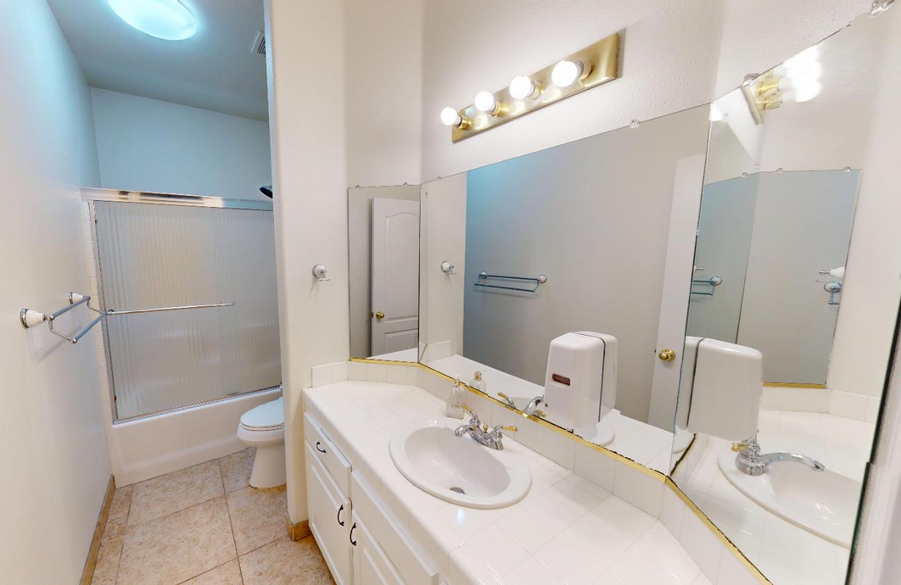 9821 N Sierra Vista Avenue, Fresno, CA, 93720