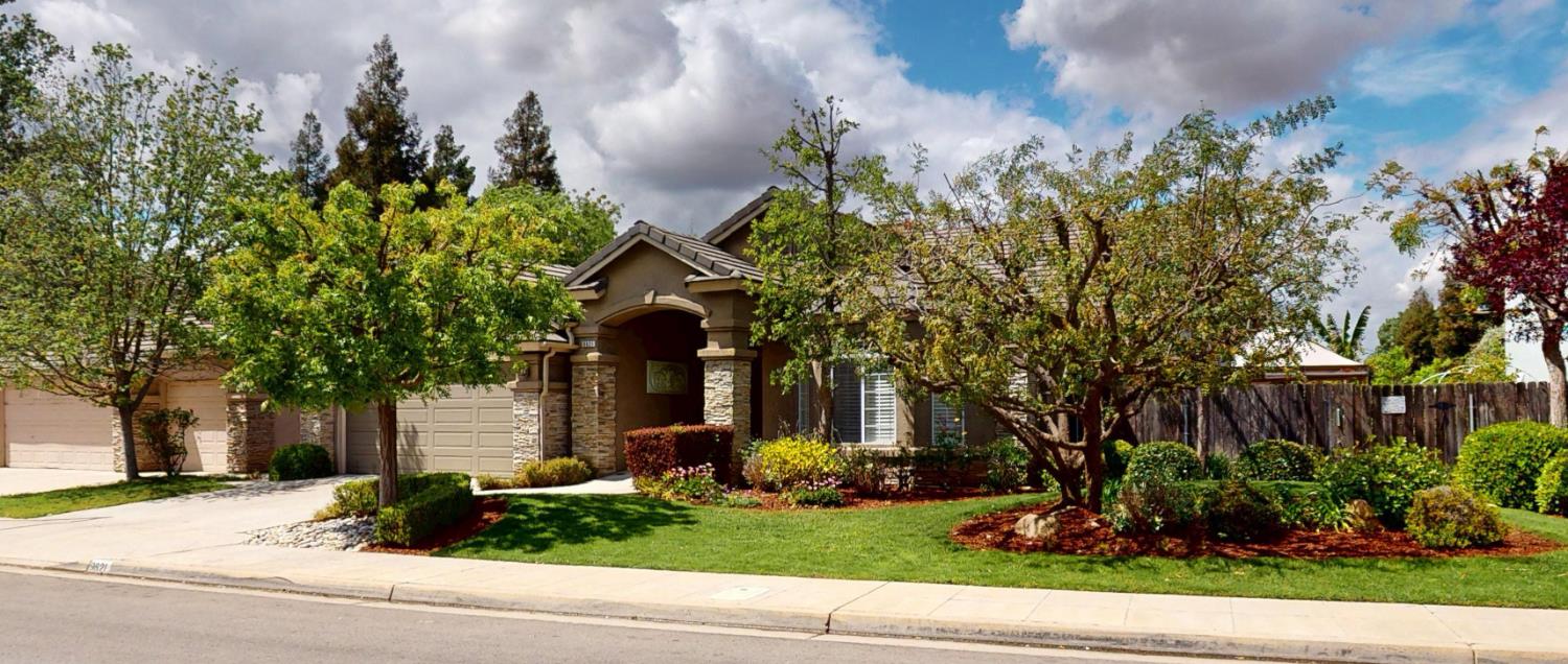 9821 N Sierra Vista Avenue, Fresno, CA, 93720