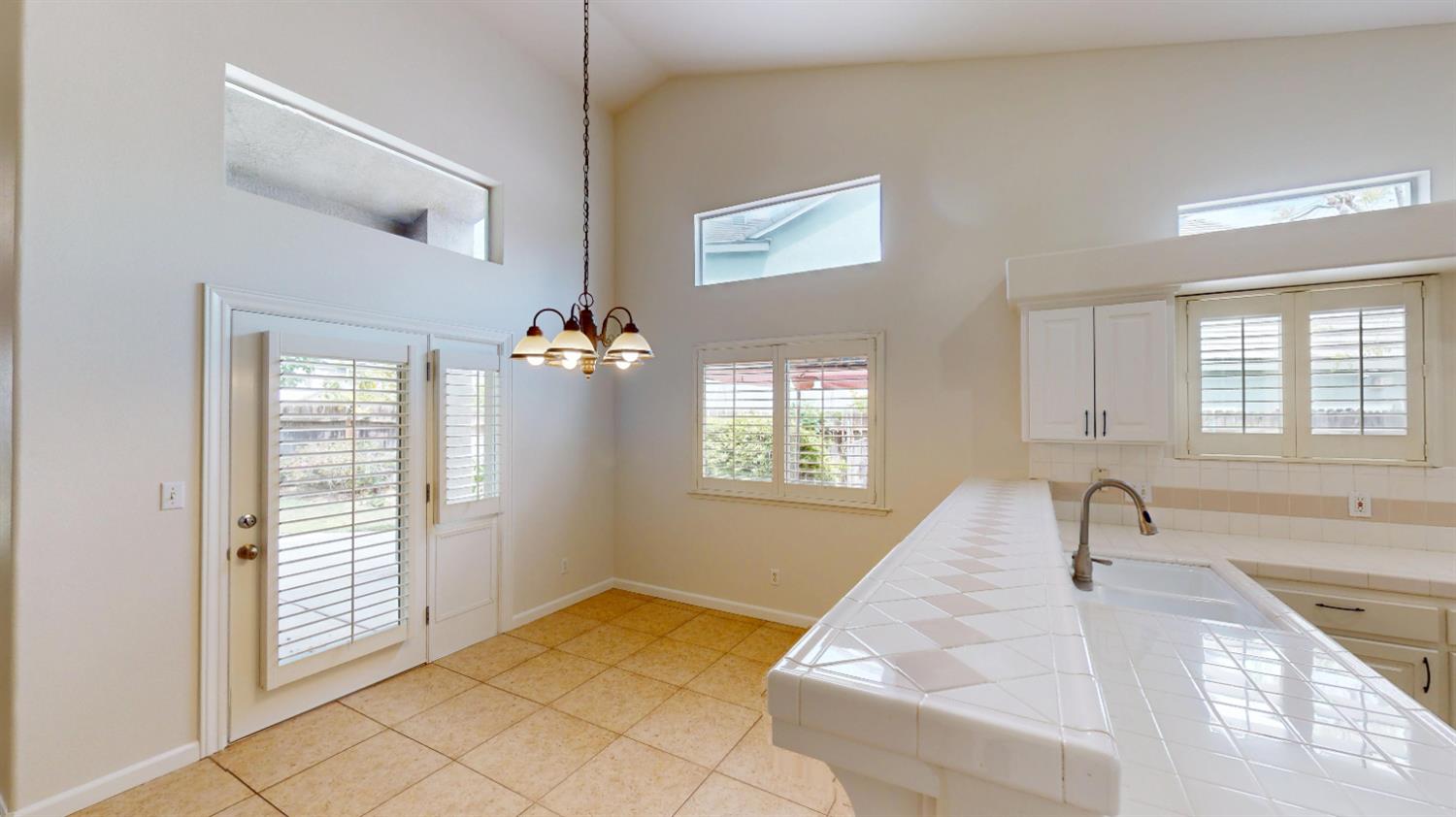 9821 N Sierra Vista Avenue, Fresno, CA, 93720