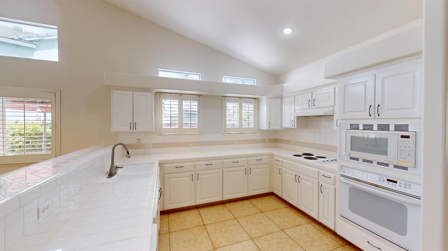 9821 N Sierra Vista Avenue, Fresno, CA, 93720