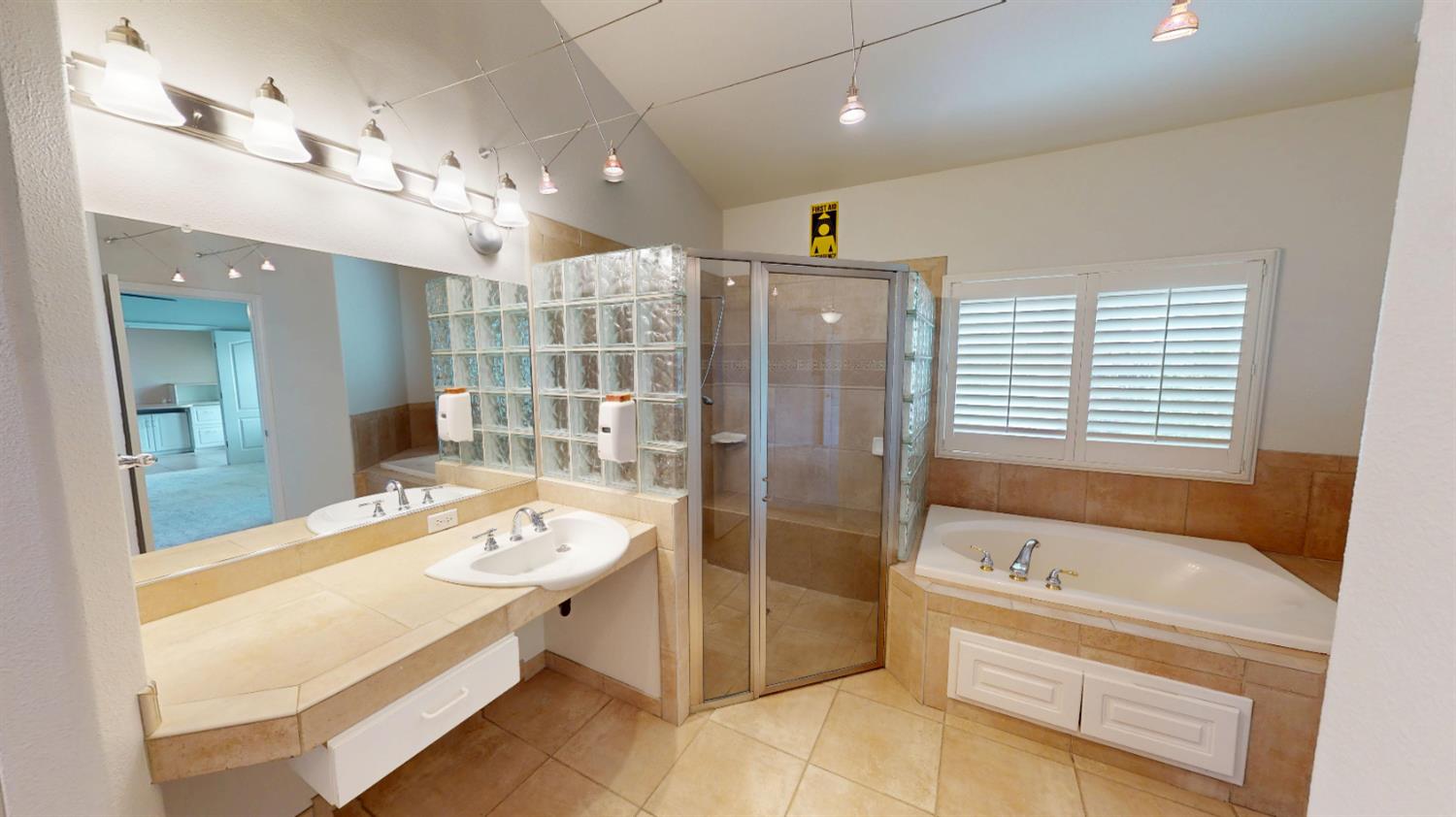 9821 N Sierra Vista Avenue, Fresno, CA, 93720