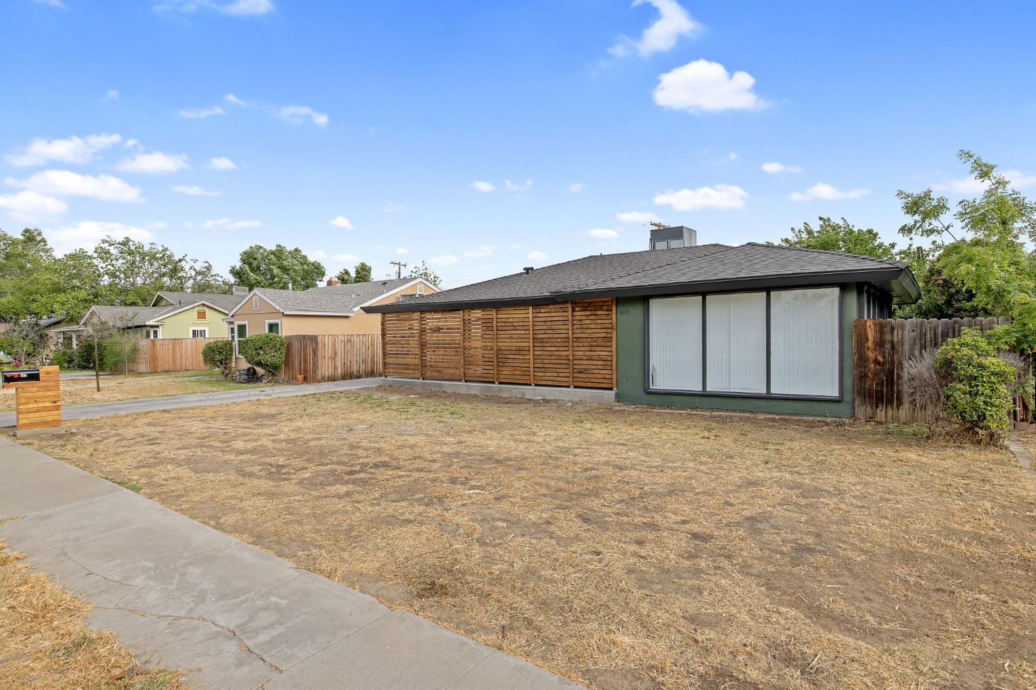 Single Family in Coalinga - photo 2