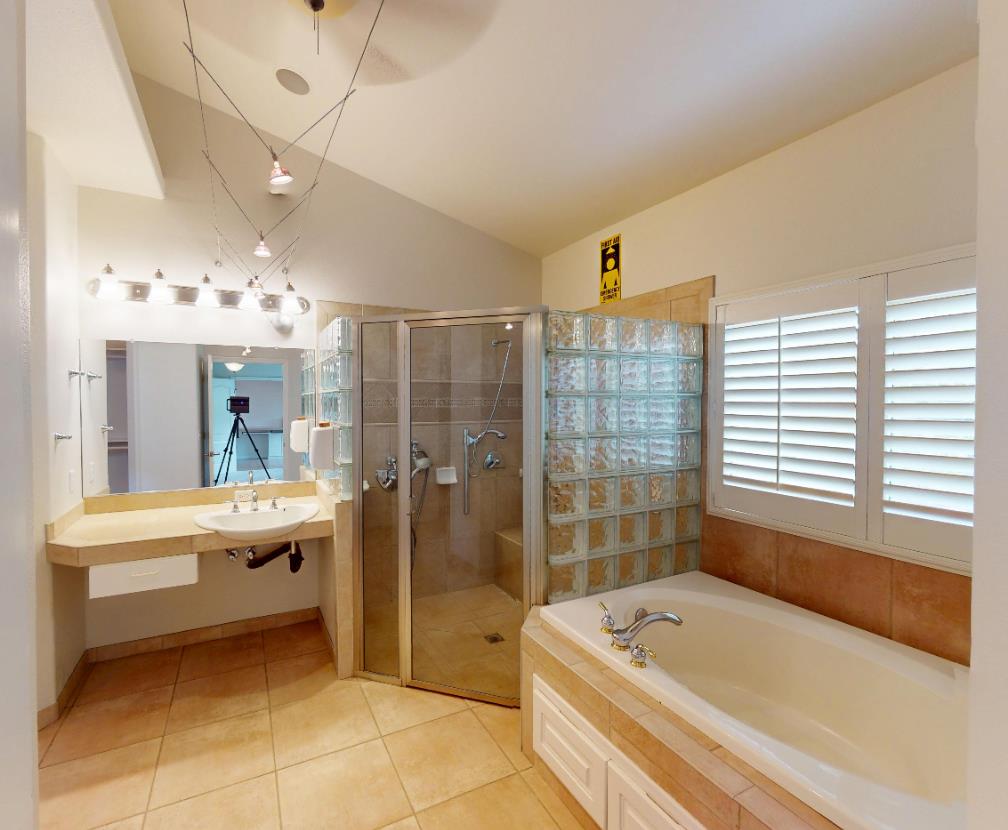 9821 N Sierra Vista Avenue, Fresno, CA, 93720