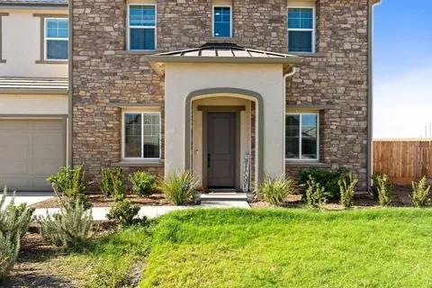 Single Family in Fresno - photo 2