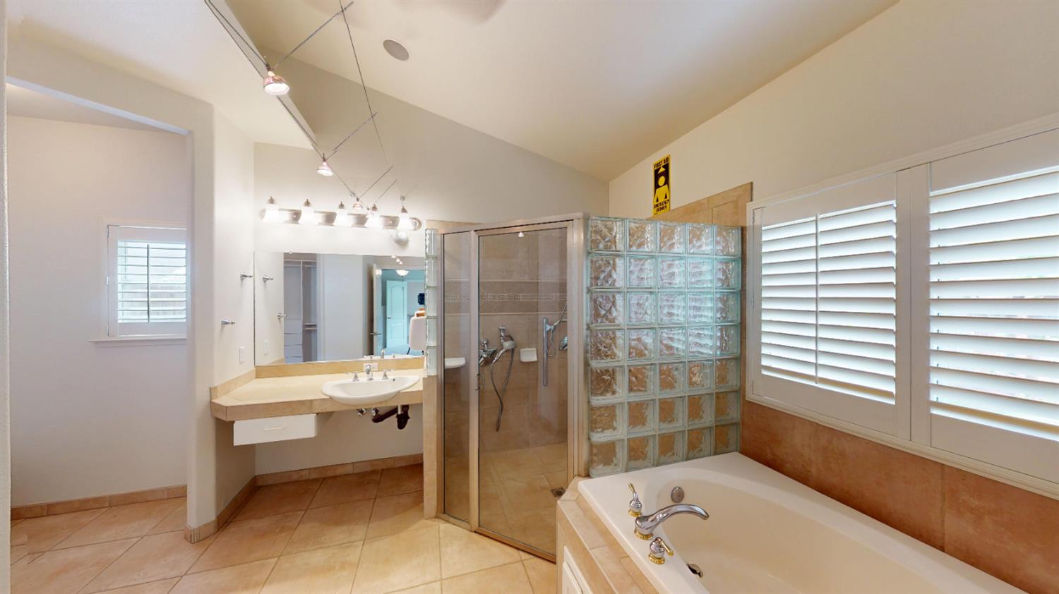 9821 N Sierra Vista Avenue, Fresno, CA, 93720