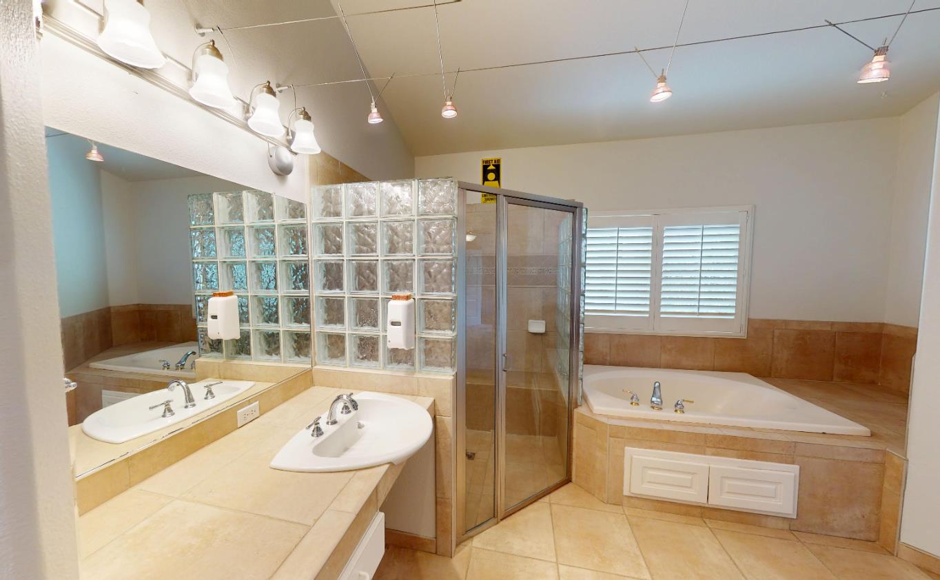 9821 N Sierra Vista Avenue, Fresno, CA, 93720