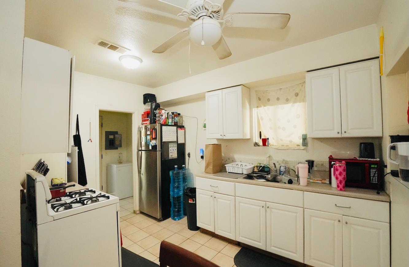 Single Family in Coalinga - photo 3