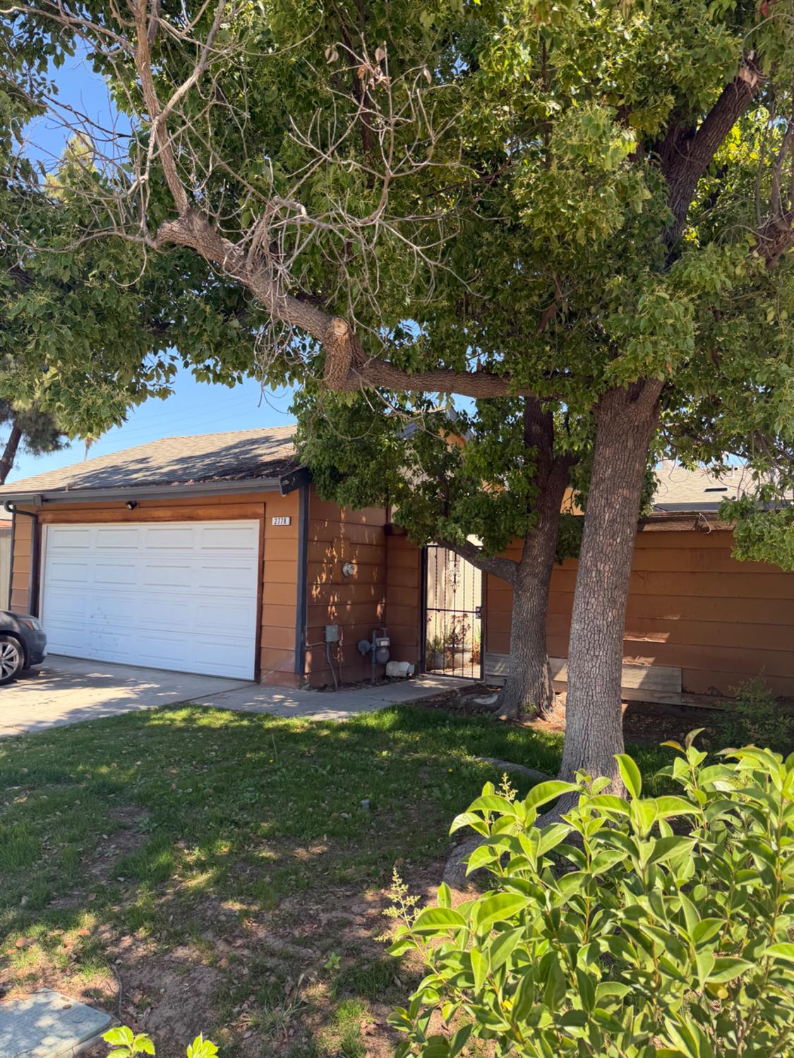 Single Family in Fresno - photo 2