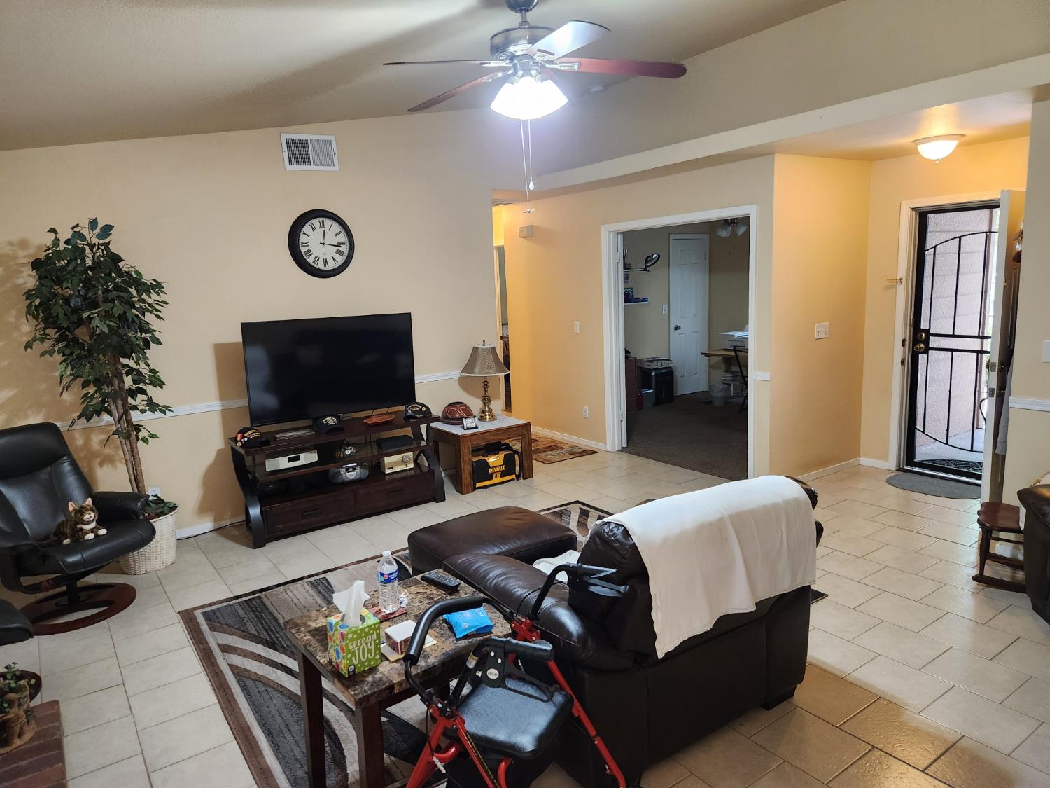 Single Family in Fresno - photo 2