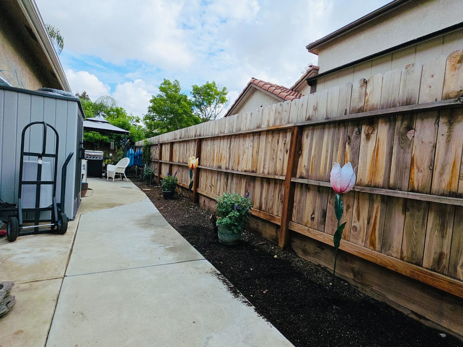 563 W Omaha Avenue, Clovis, CA, 93619