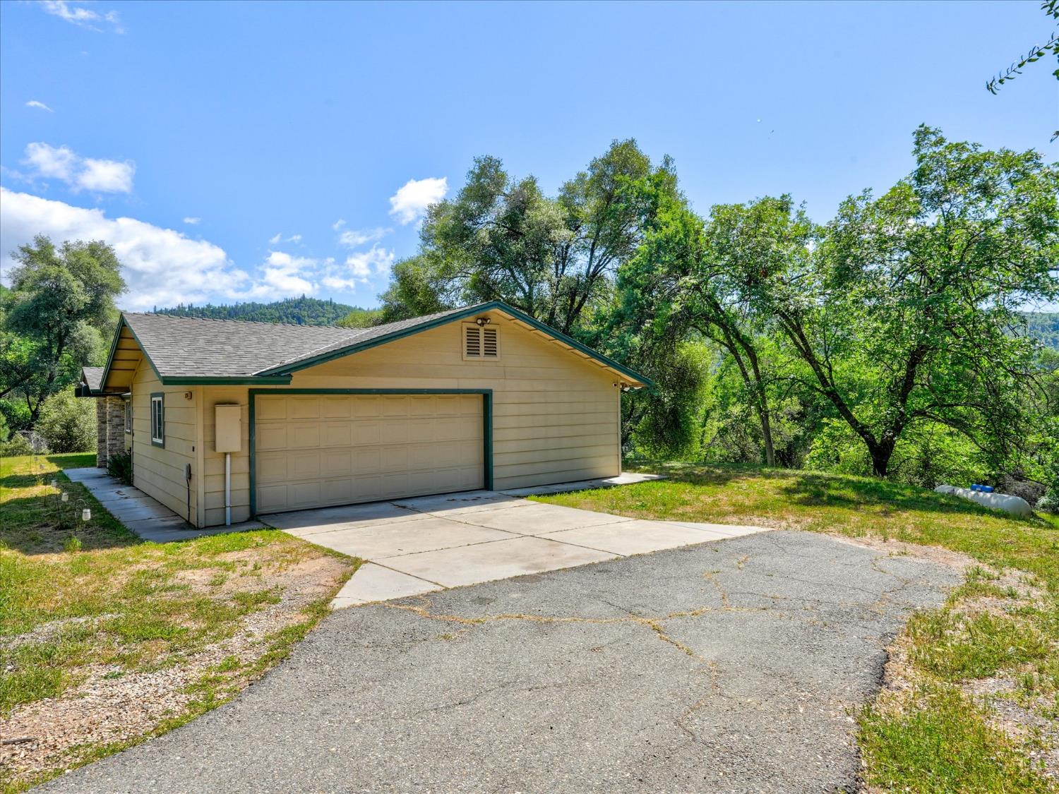 Single Family in Coarsegold - photo 2