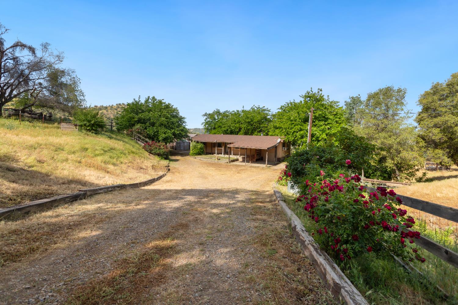 Mobile Home in Yokuts Valley - photo 2