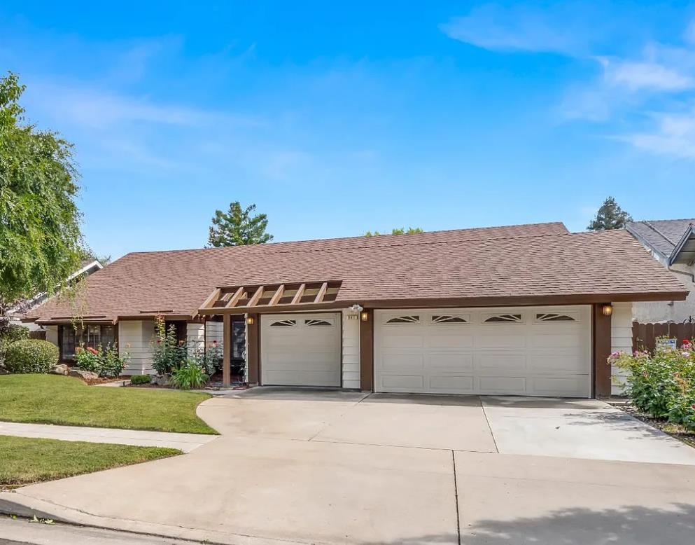 Single Family in Fresno - photo 2