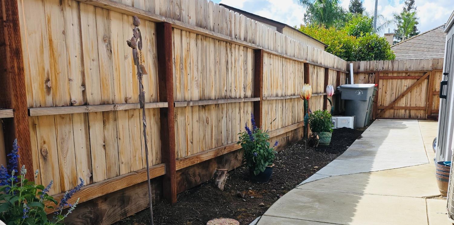 563 W Omaha Avenue, Clovis, CA, 93619