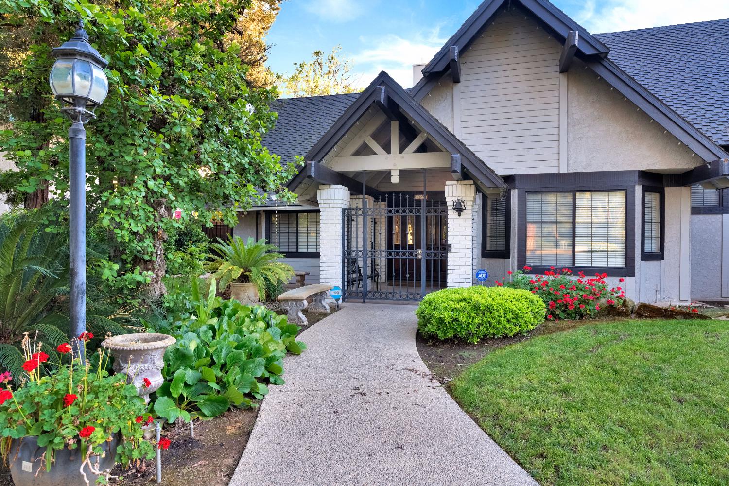 327 E Audubon Drive, Fresno, CA, 93720