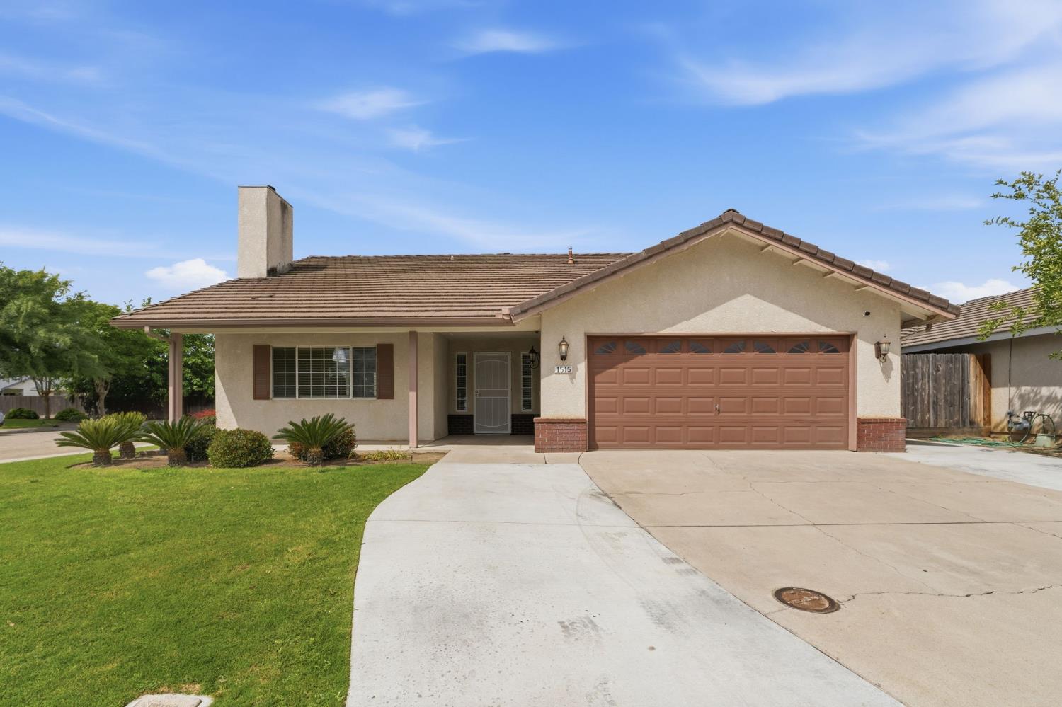 Single Family in Kingsburg - photo 2