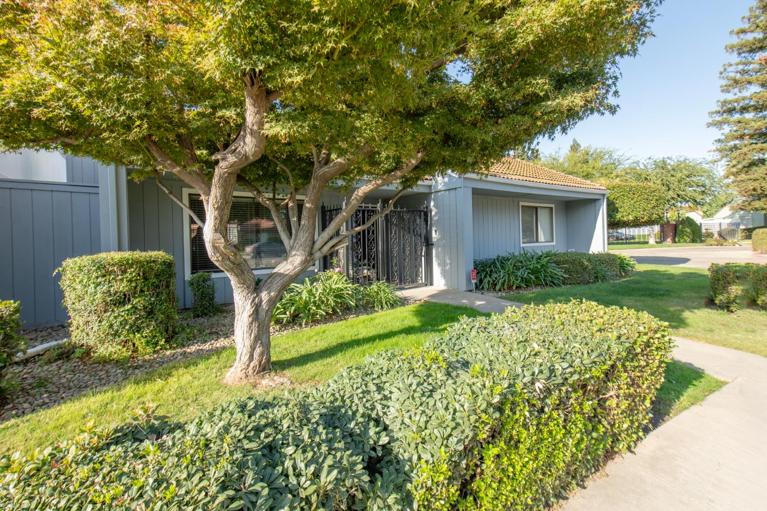Single Family in Fresno - photo 2
