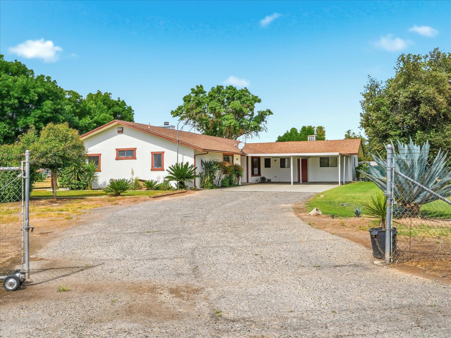 Single Family in Fresno - photo 3