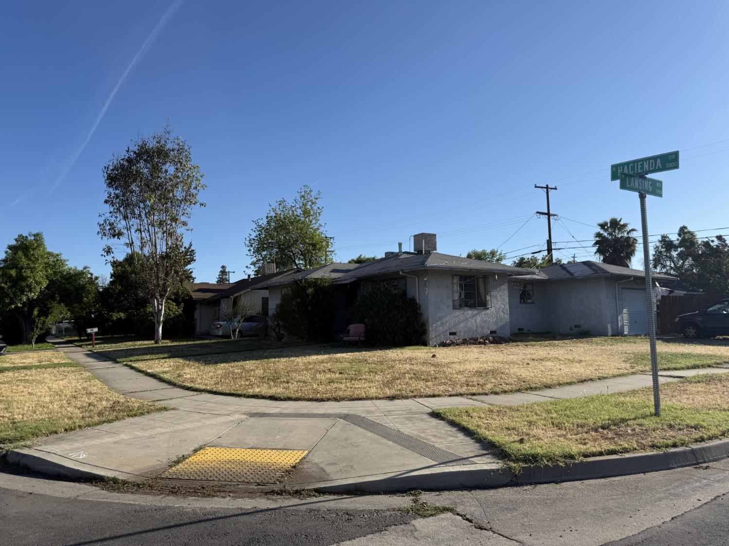 Single Family in Fresno - photo 2