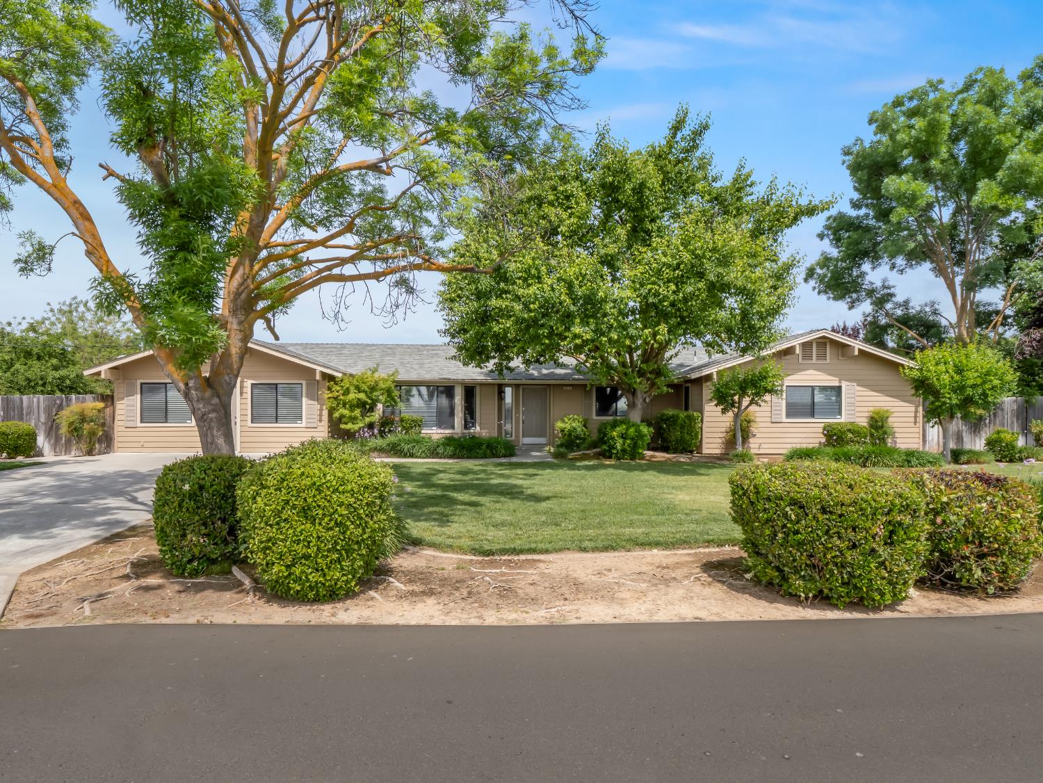 Single Family in Madera - main photo