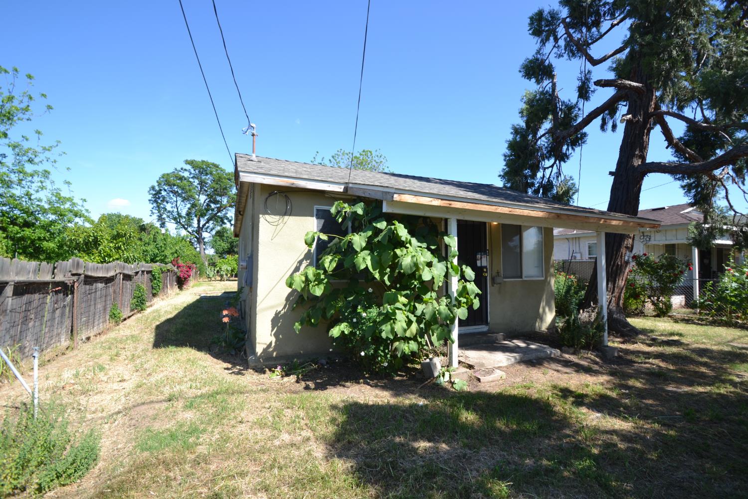 Single Family in Reedley - photo 2