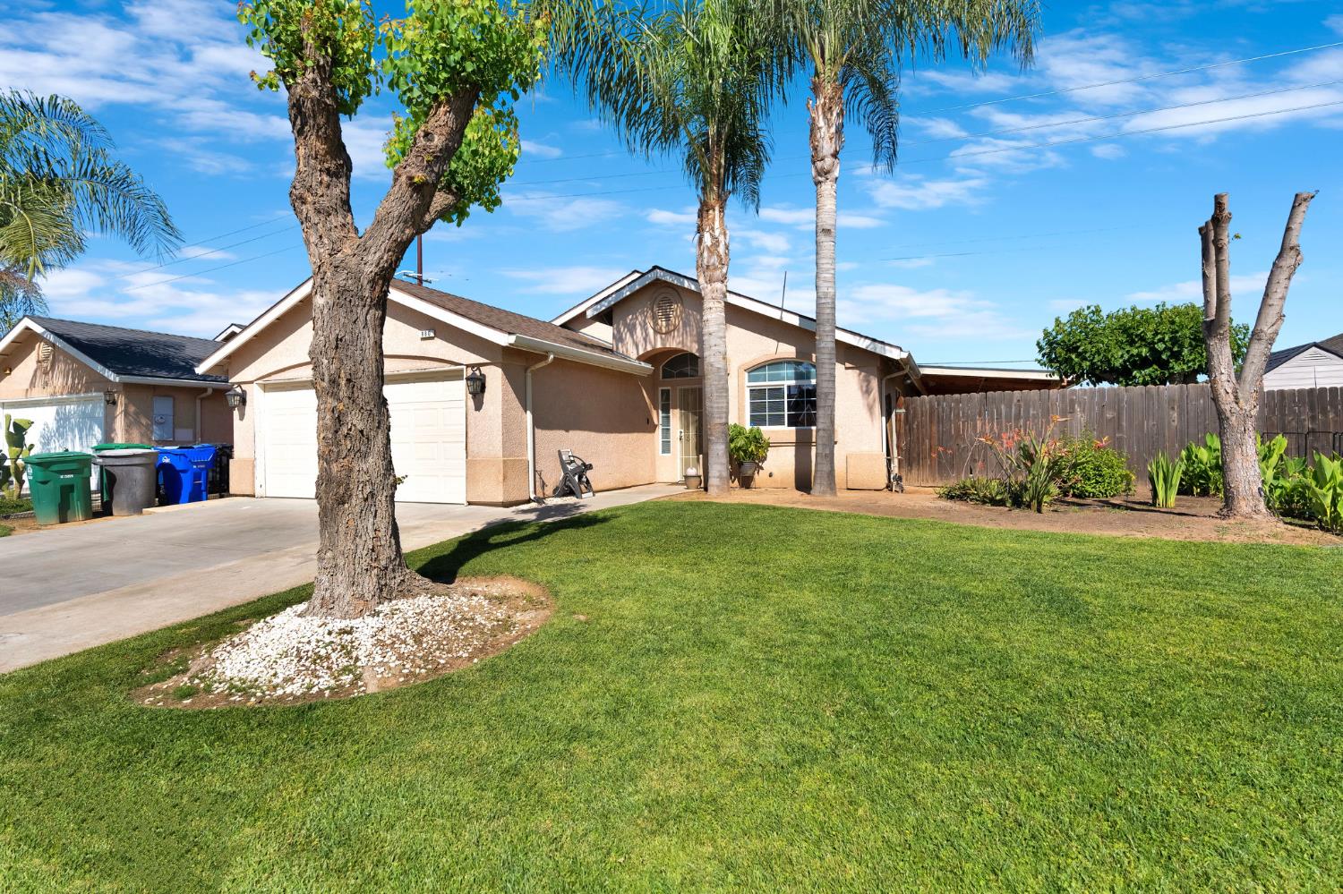 980 Redwood Street, Parlier, CA, 93648