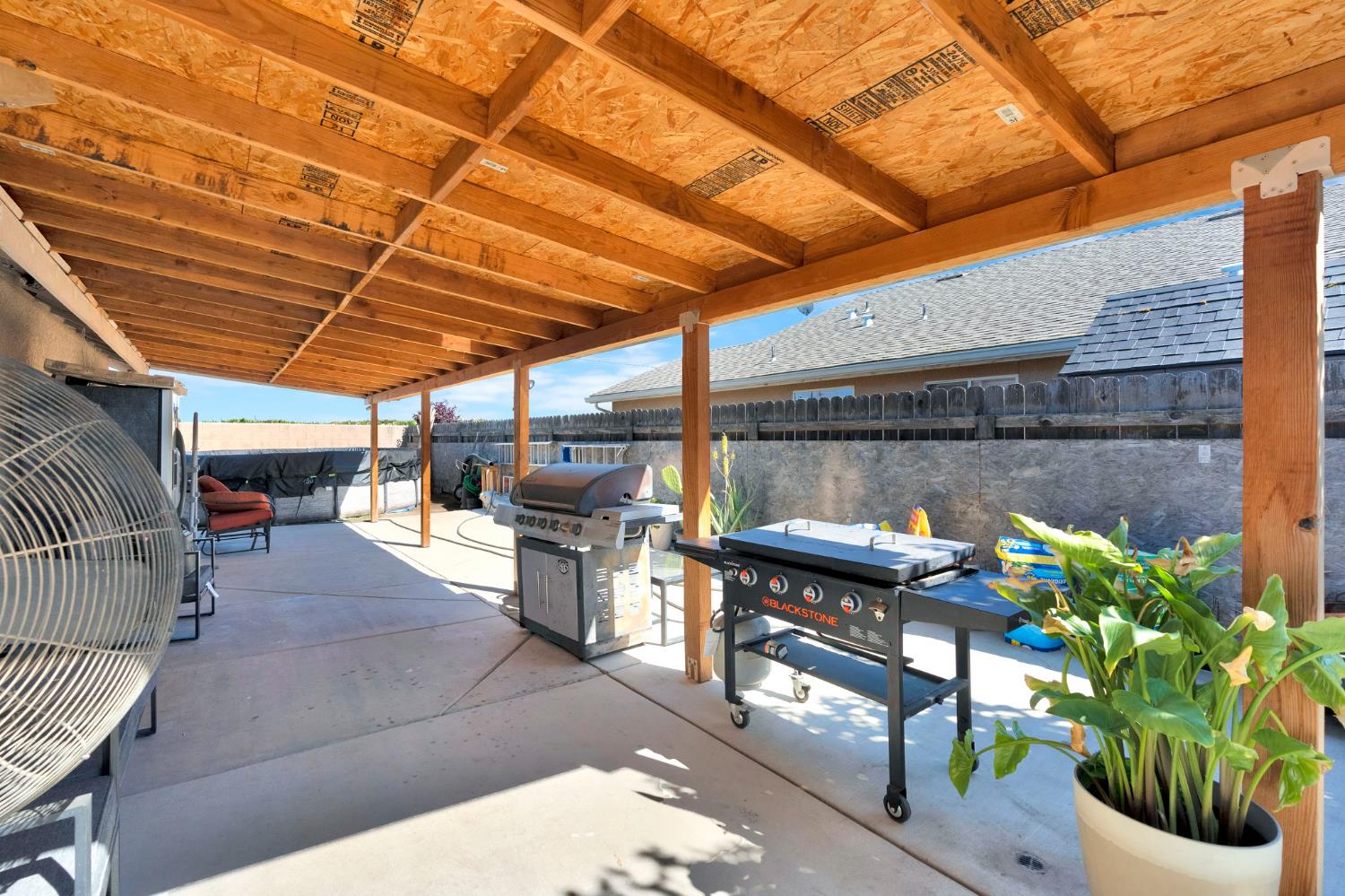 980 Redwood Street, Parlier, CA, 93648