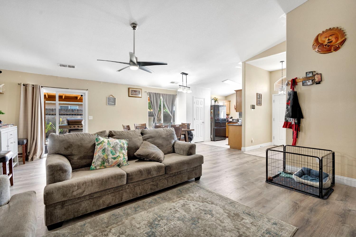 980 Redwood Street, Parlier, CA, 93648