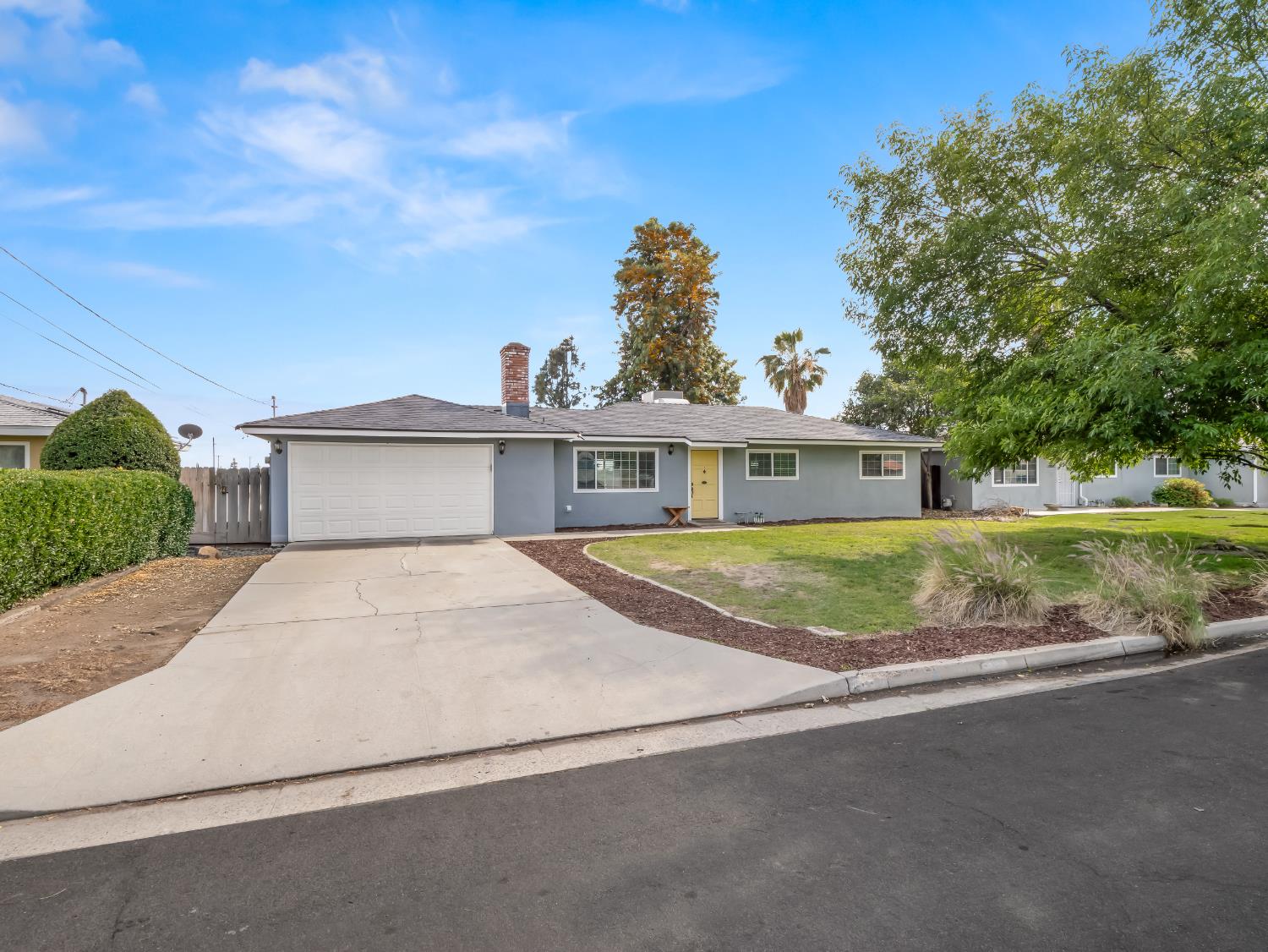 Single Family in Fresno - photo 2