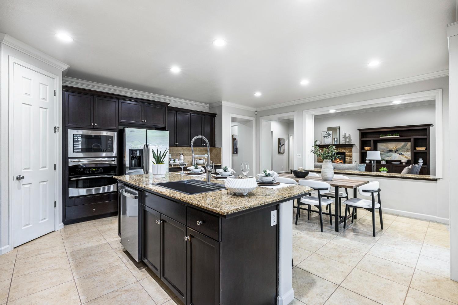 1945 N Emil Avenue, Clovis, CA, 93619