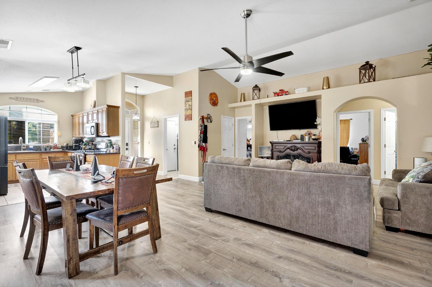 980 Redwood Street, Parlier, CA, 93648