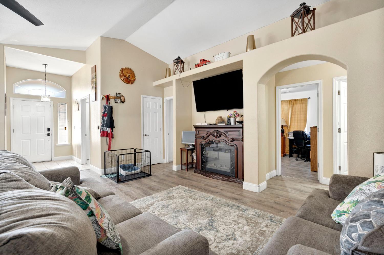 980 Redwood Street, Parlier, CA, 93648