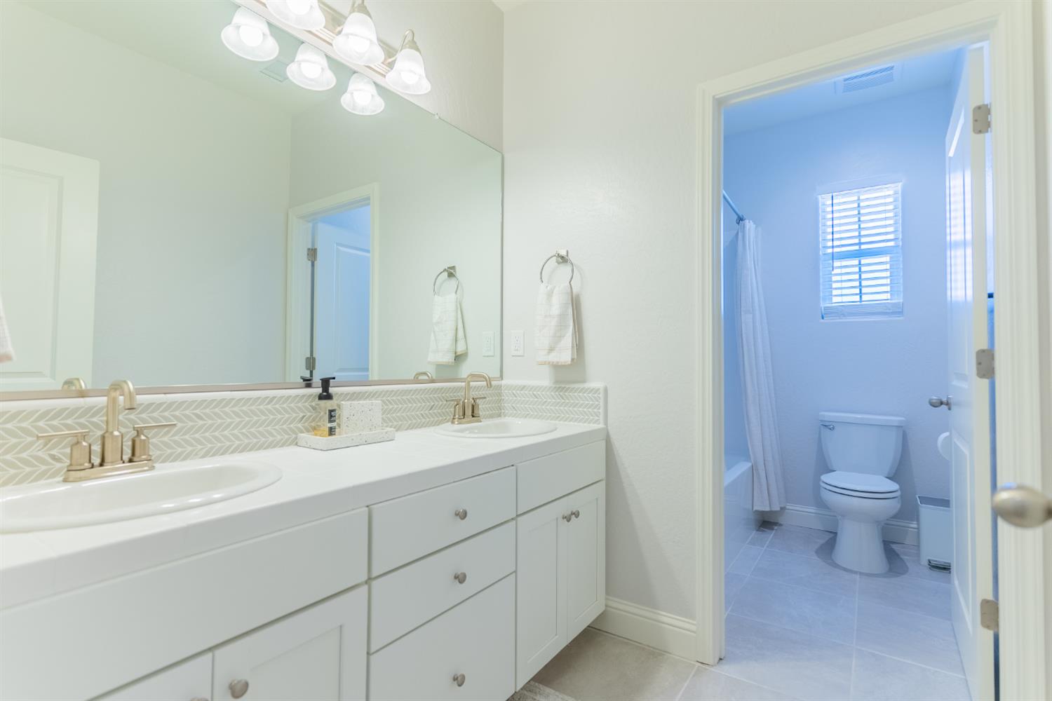 4176 Twain Avenue, Clovis, CA, 93619