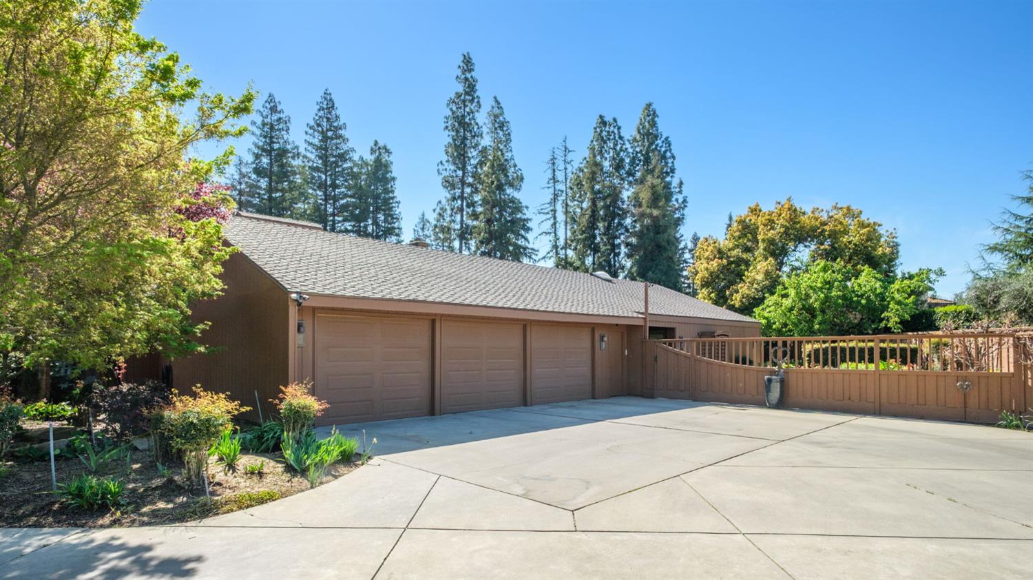 2273 W Dovewood Lane, Fresno, CA, 93711