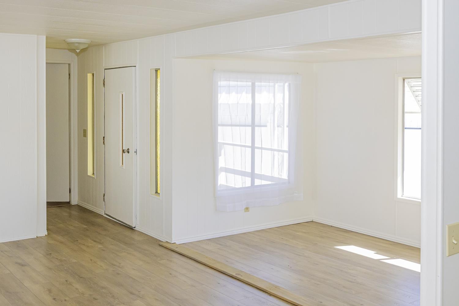 Mobile Home in Sanger - photo 3