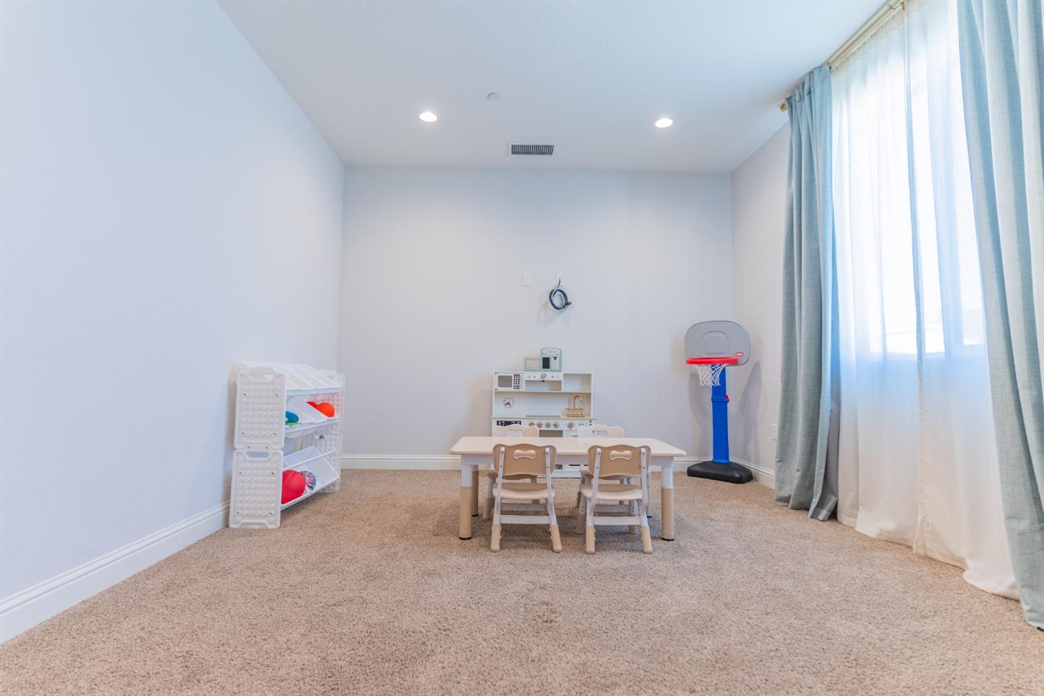 4176 Twain Avenue, Clovis, CA, 93619