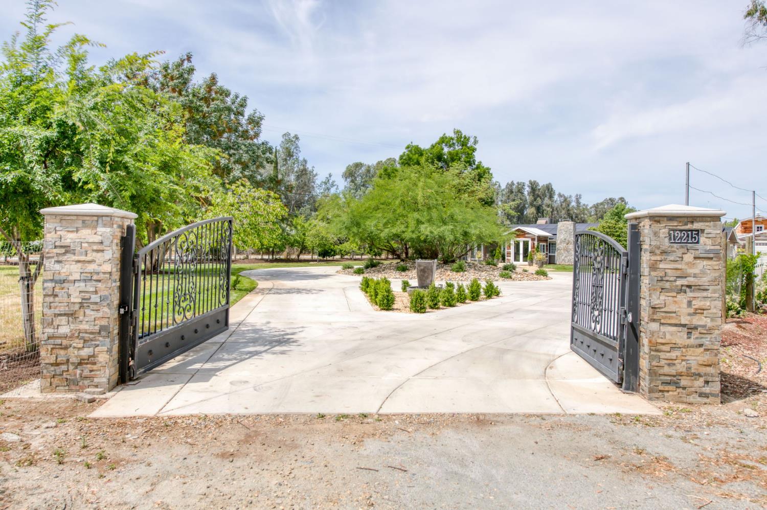 12215 N Friant Road, Fresno, CA, 93730