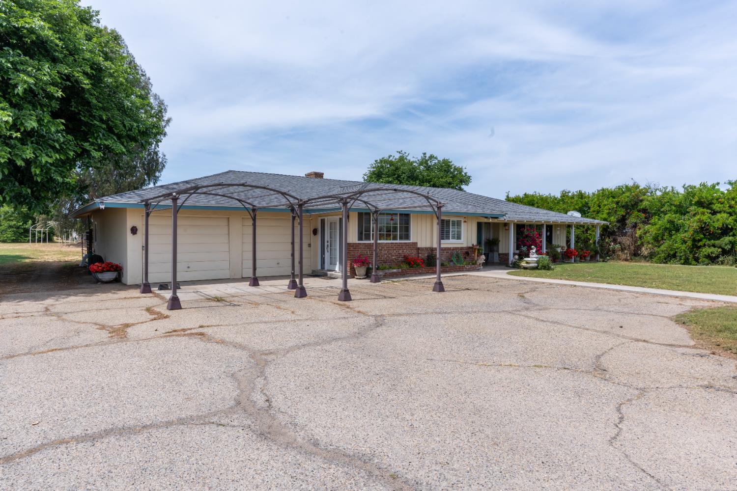 Mobile Home in Sanger - photo 2