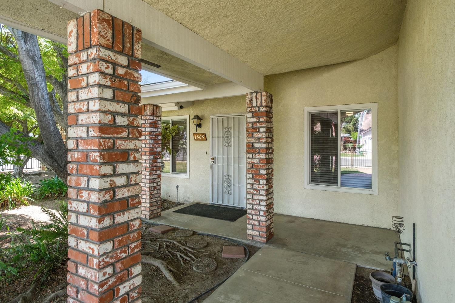 Single Family in Selma - photo 3