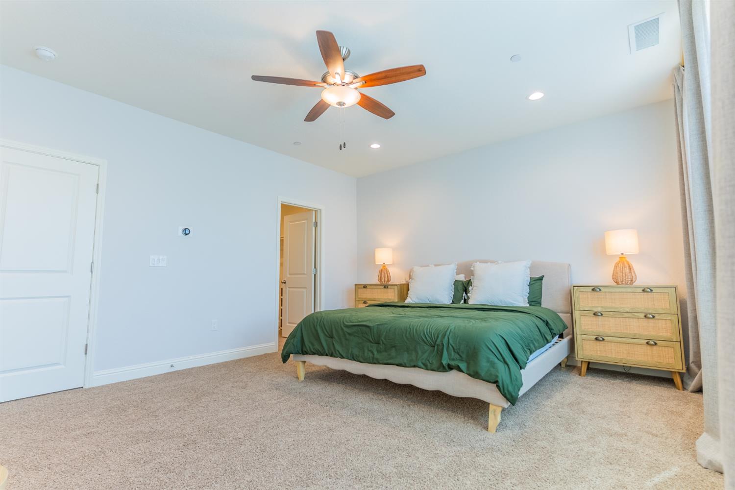 4176 Twain Avenue, Clovis, CA, 93619