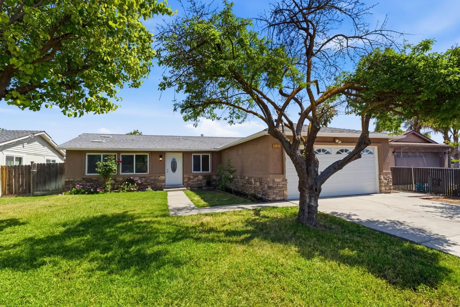 8420 4th Street, San Joaquin CA 93660