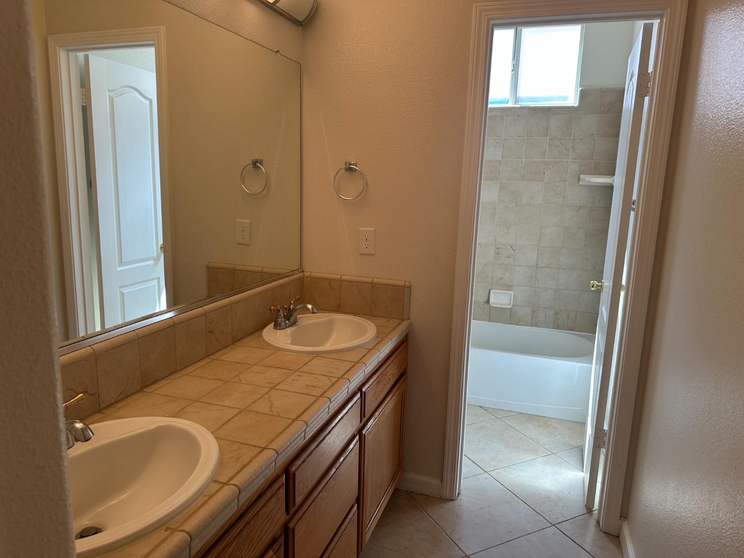 2523 E Cole Avenue, Fresno, CA, 93720 2523 E Cole Avenue, Fresno, CA, 93720