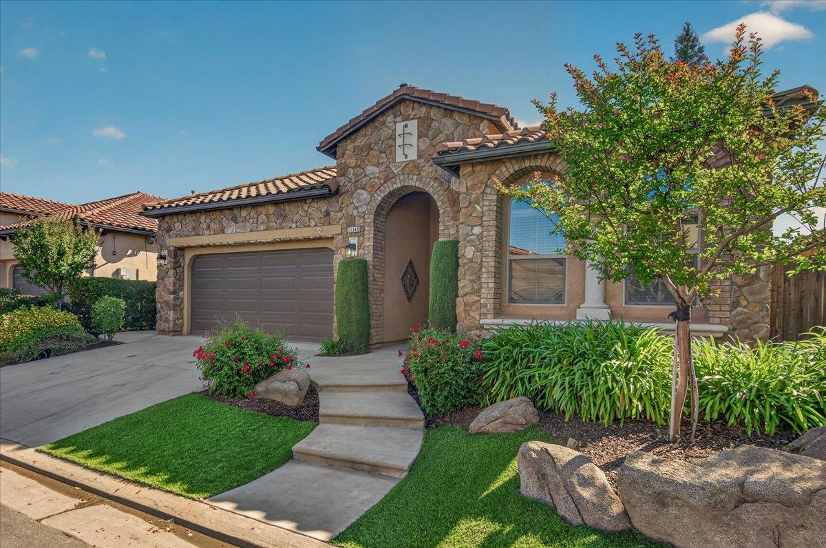 Single Family in Fresno - photo 2