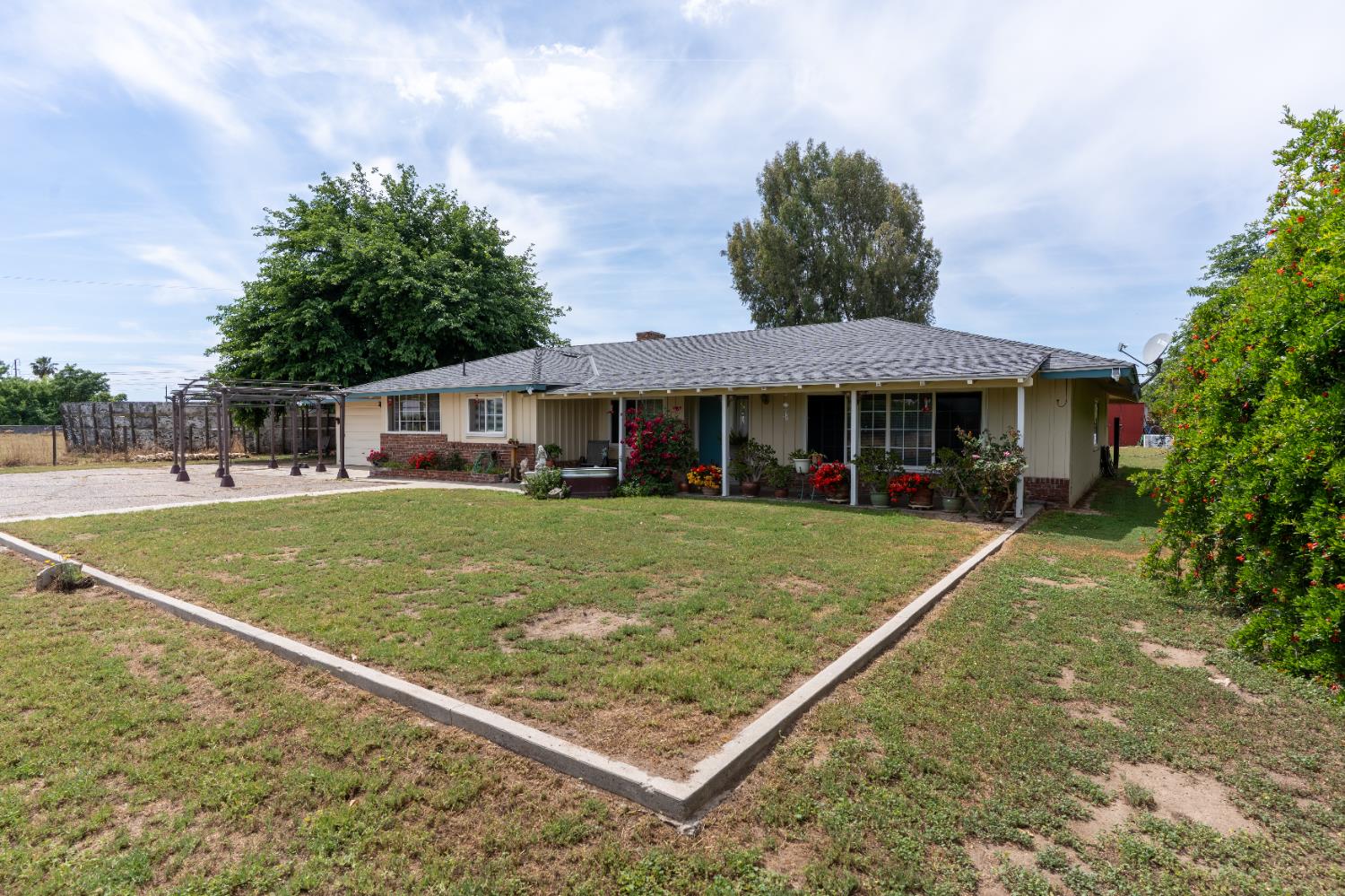 Mobile Home in Sanger - photo 3