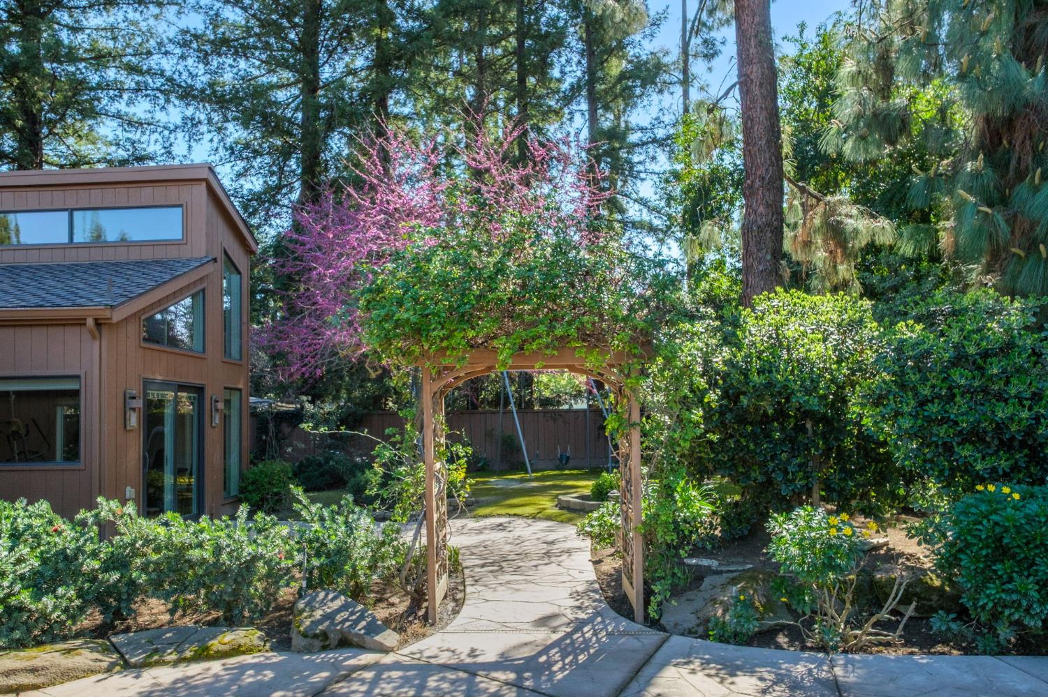 2273 W Dovewood Lane, Fresno, CA, 93711