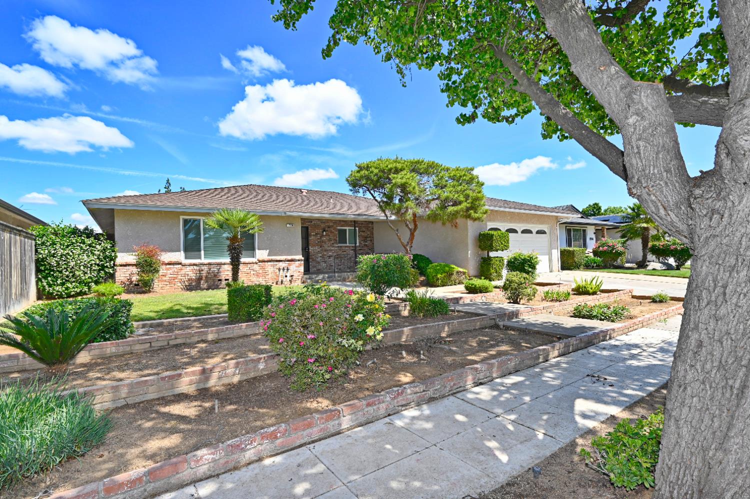 Single Family in Fresno - photo 2