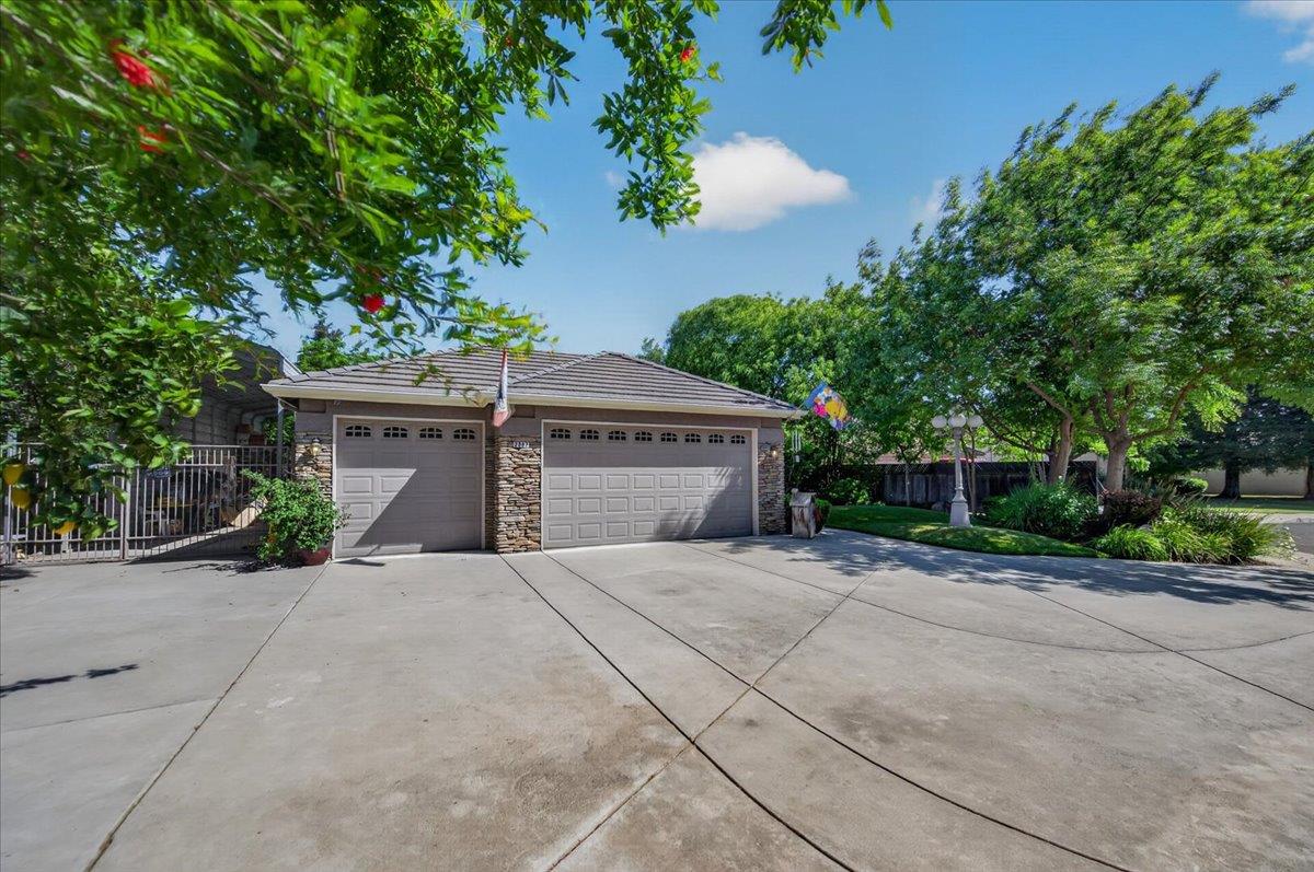 Single Family in Clovis - photo 2