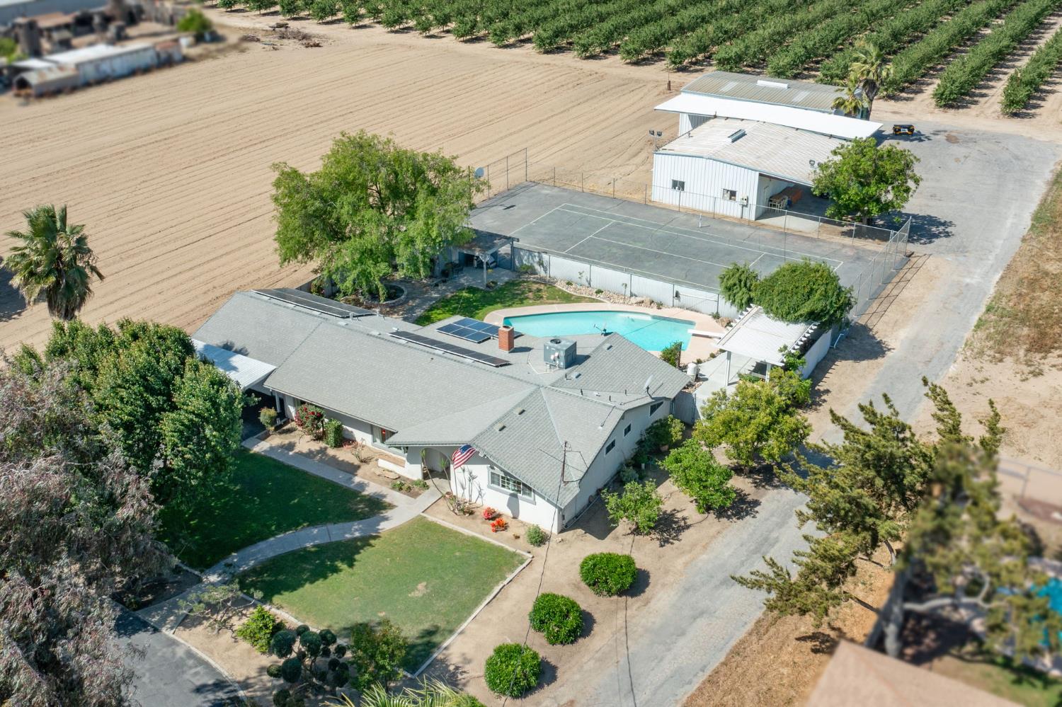Single Family in Fresno - photo 2
