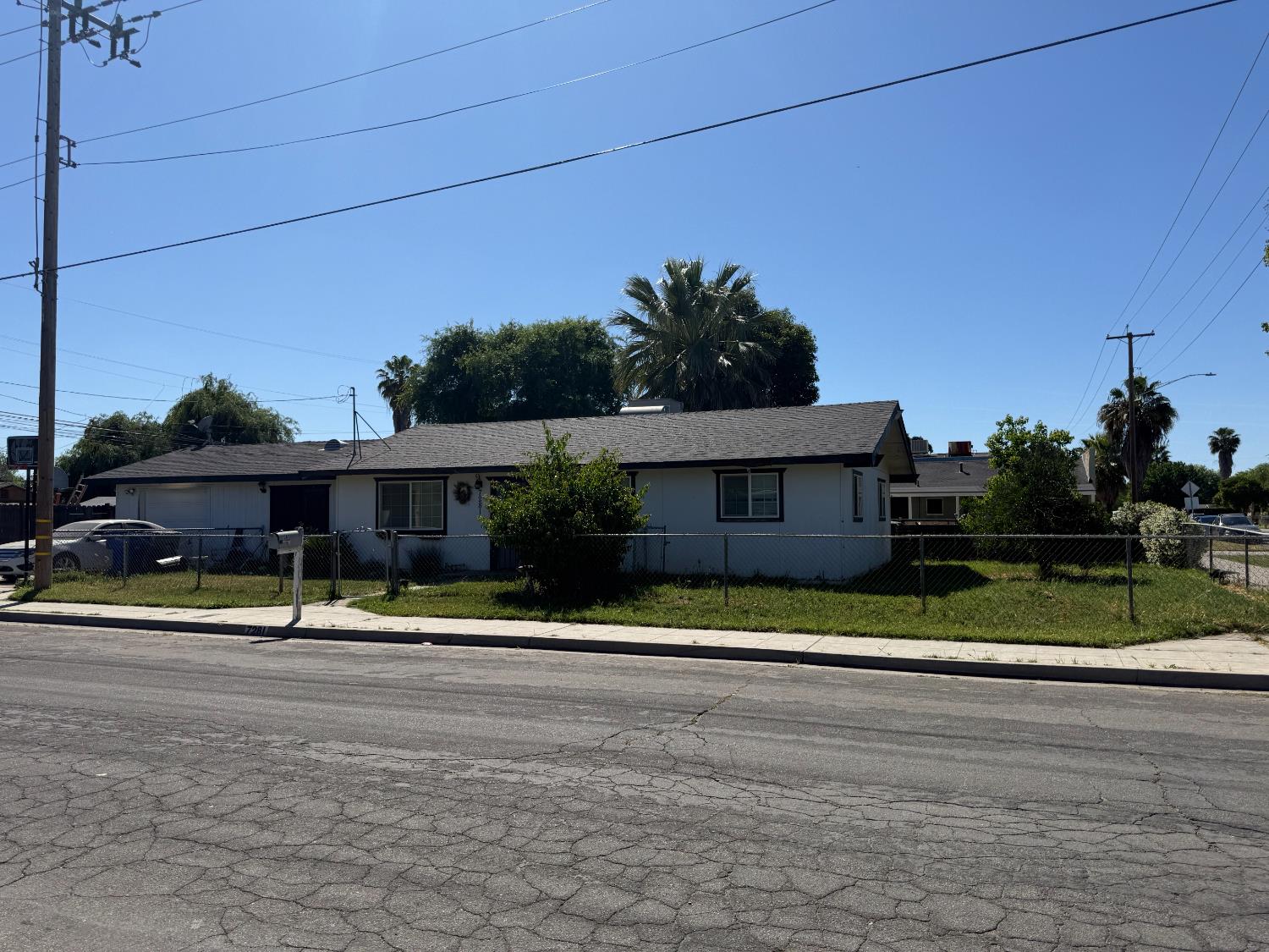 Single Family in Pinedale - photo 2